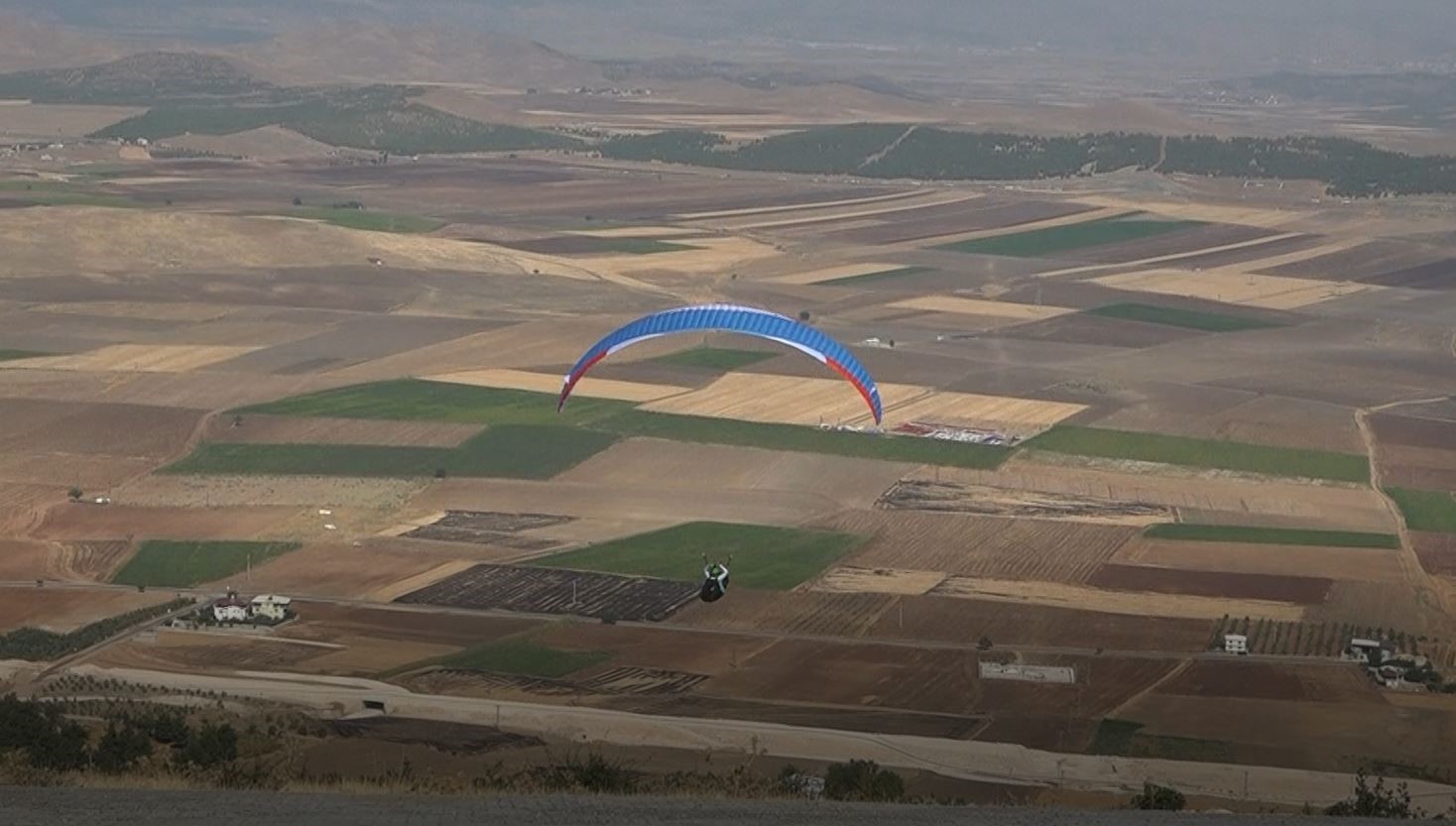 Yamaç paraşütü festivalinde adrenalin dolu anlar yaşandı
