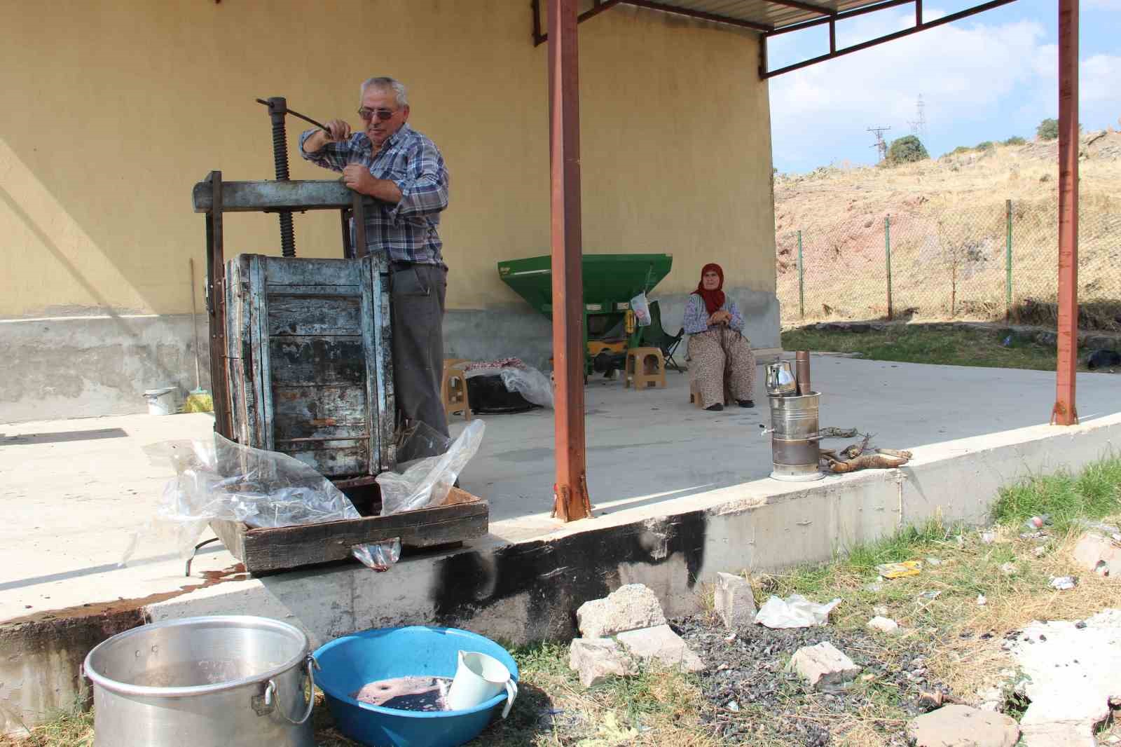 Pekmez kazanları kaynamaya başladı