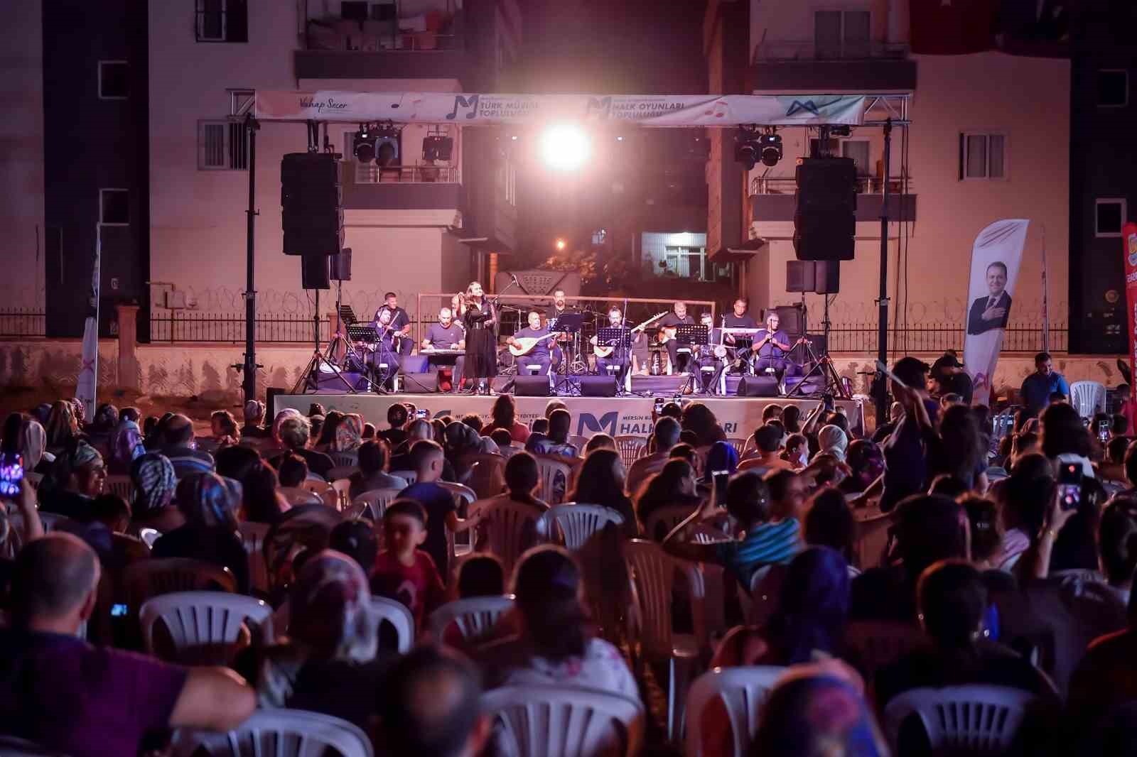 Tarsus’da ’Halk Müziği Topluluğu Konseri’ ilgi gördü