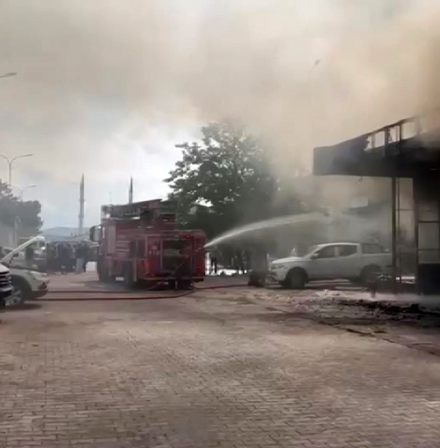 Öğrenci servisi alevlere teslim oldu
