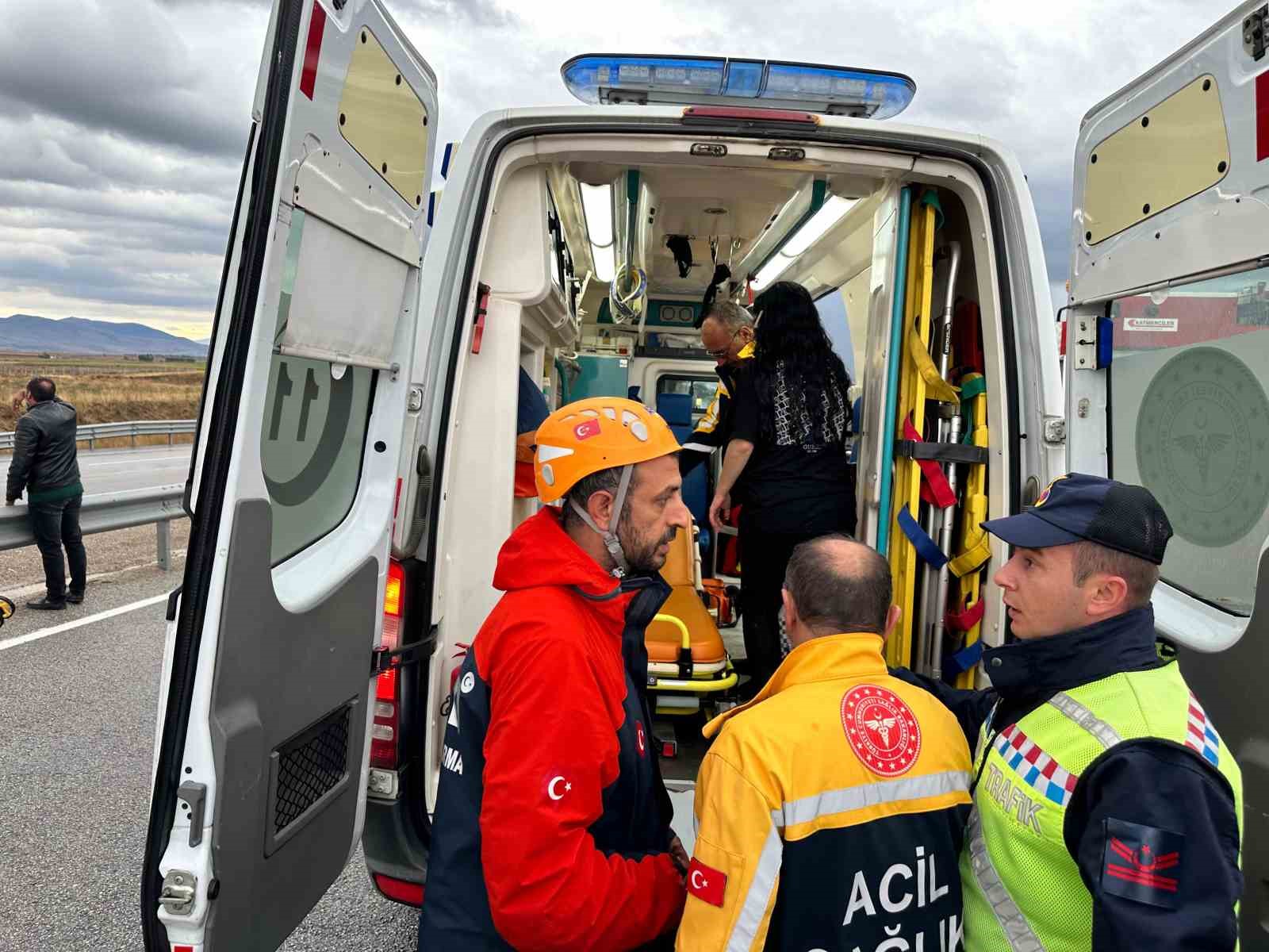 Erzurum’da otomobil su kanalına uçtu: 2 ölü, 1 yaralı 