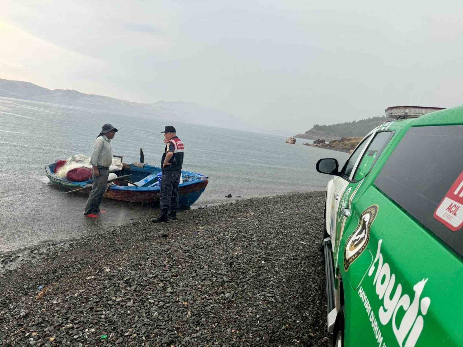 Elazığ’da jandarma, denetim ve bilgilendirmelerini sürdürüyor