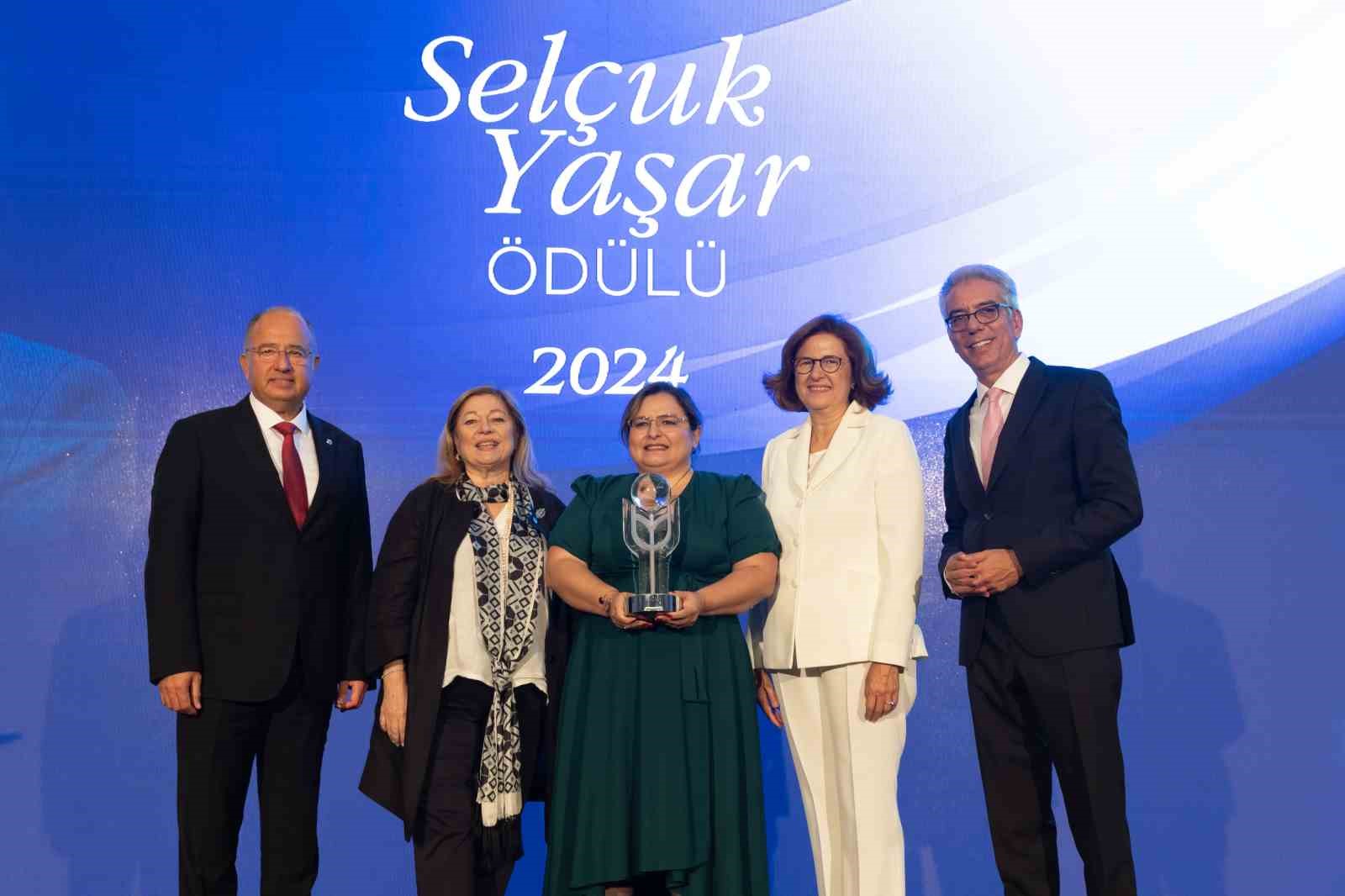 Selçuk Yaşar Ödülü’nün sahibi dünyanın ilk akıllı köyünü kuran Tülin Akın oldu