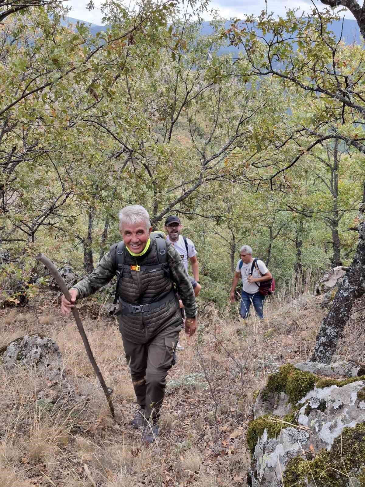 ESDAĞ üyeleri hem hayvanları besledi hem de çöp topladı
