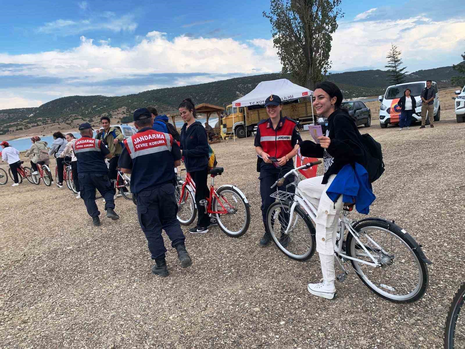 Kütahya’da festivalde vatandaşlara KADES ve HAYDİ uygulaması tanıtıldı
