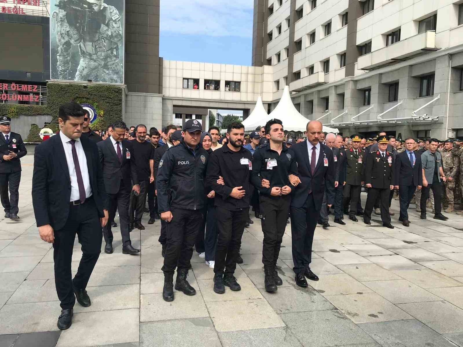 Ümraniye’de şehit edilen polis memuru Şeyda Yılmaz için tören düzenlendi
