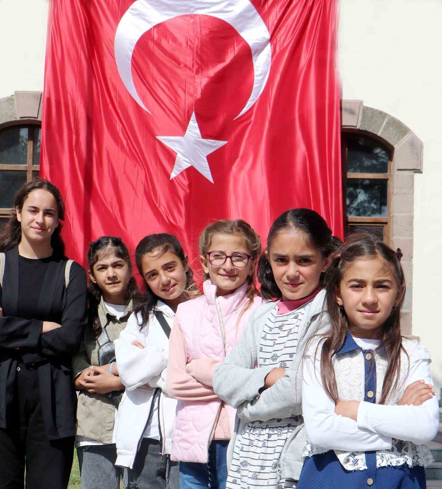 Karayazı&rsquo;nın &rsquo;Narin&rsquo;leri Erzurum&rsquo;da
