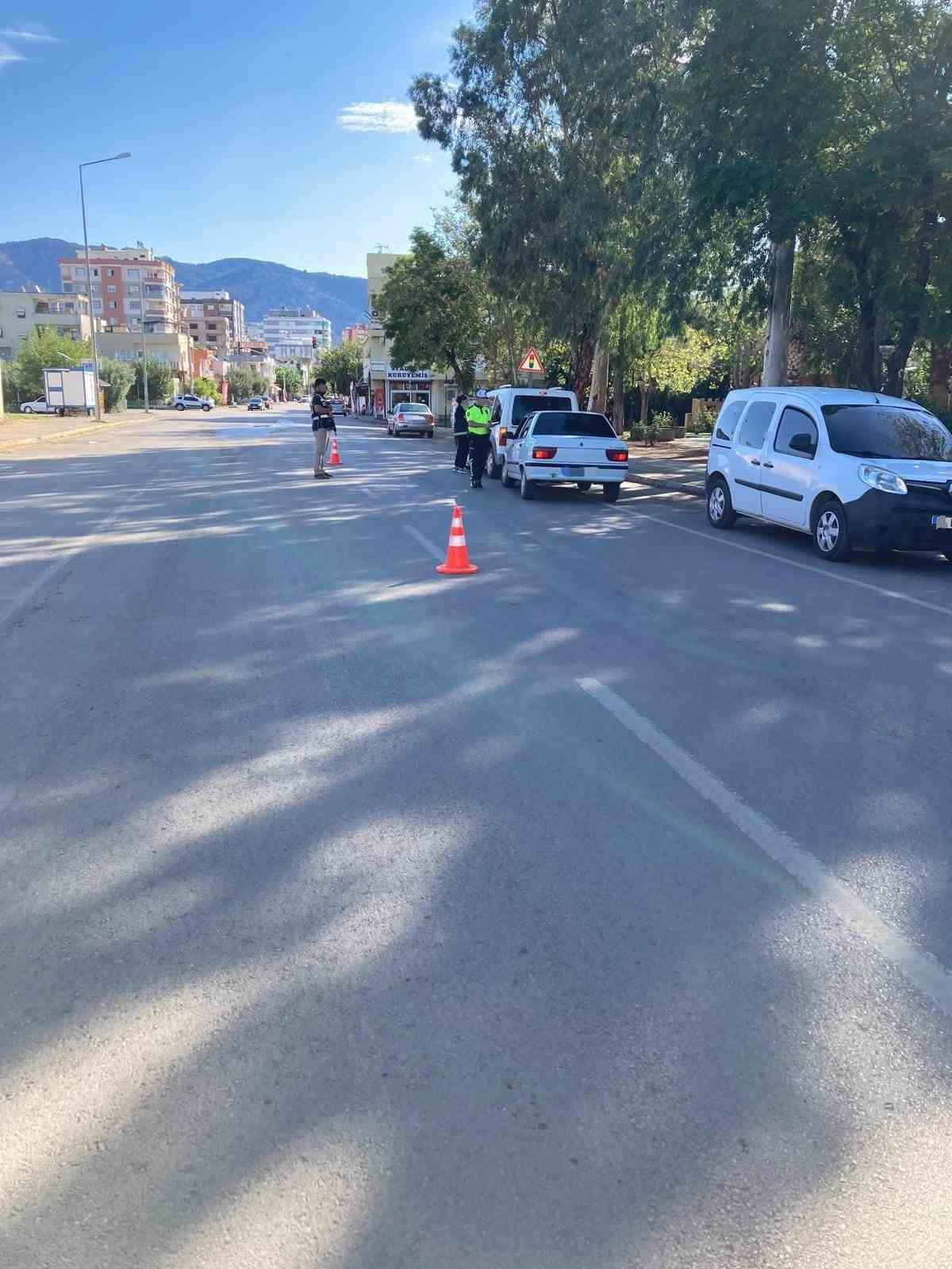 Aranan uyuşturucu taciri polisten ka&ccedil;amadı
