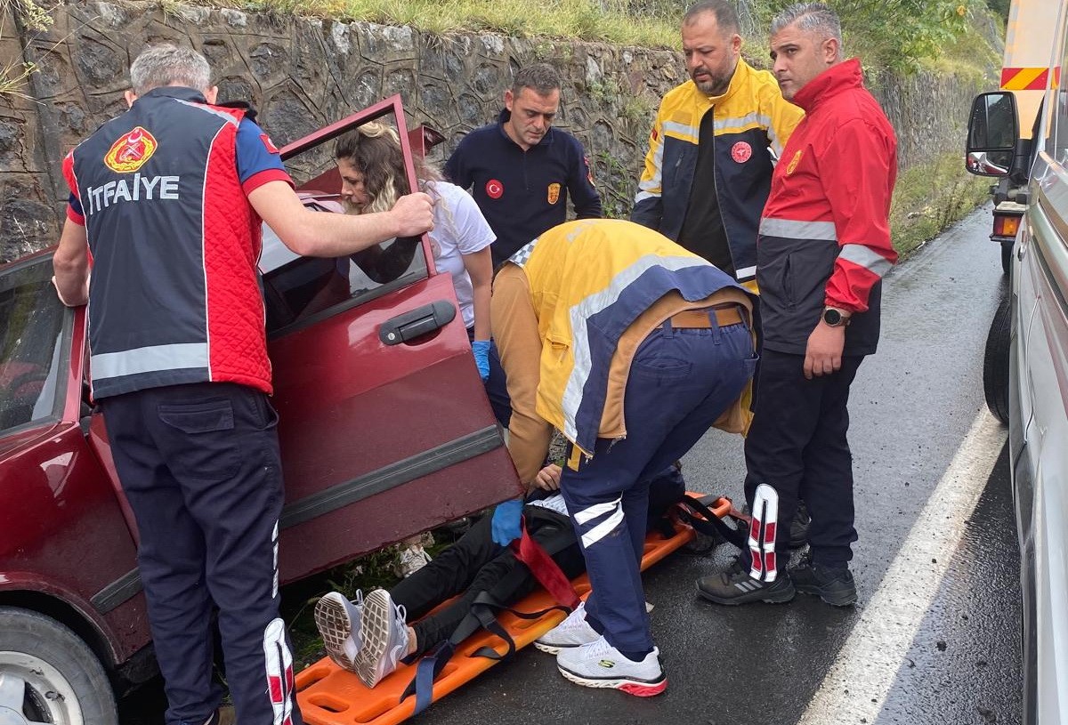 Zonguldak’ta otomobil kanala düştü: 2 yaralı