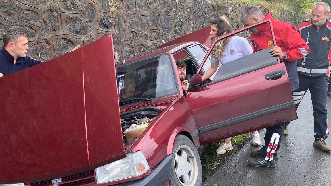 Zonguldak’ta otomobil kanala düştü: 2 yaralı
