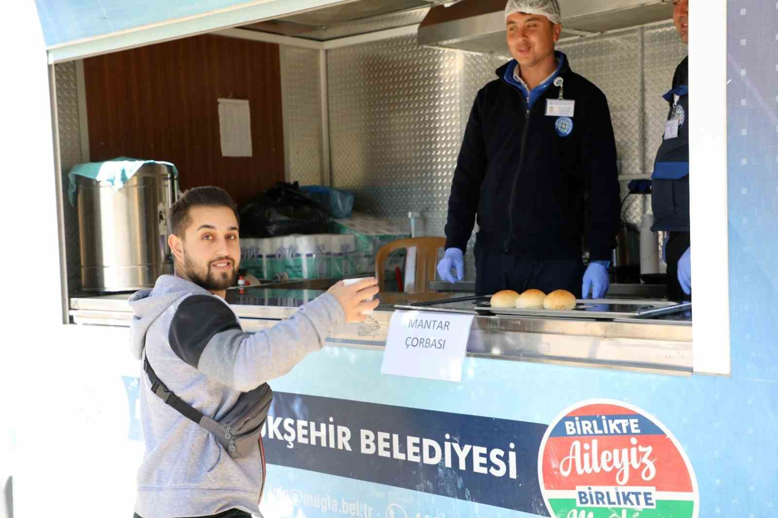 Muğla Büyükşehir’den Üniversite öğrencilerine sıcak çorba