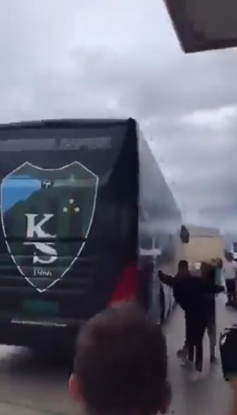 Kocaelispor’a Bolu’da saldırı, tabanca ile otobüsün arkasından koştu
