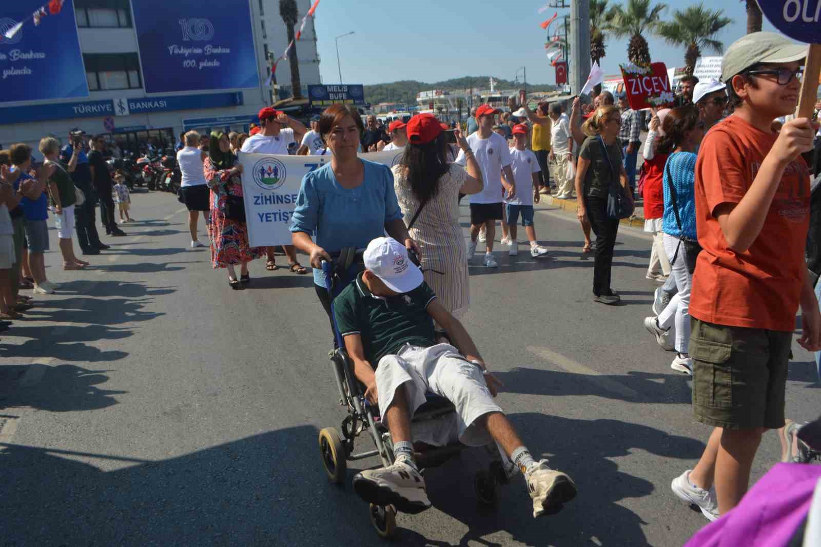 Ayvalık&rsquo;ta 32&rsquo;si d&uuml;zenlenen &ldquo;Engelliler Şenliği&rdquo; coşkusu
