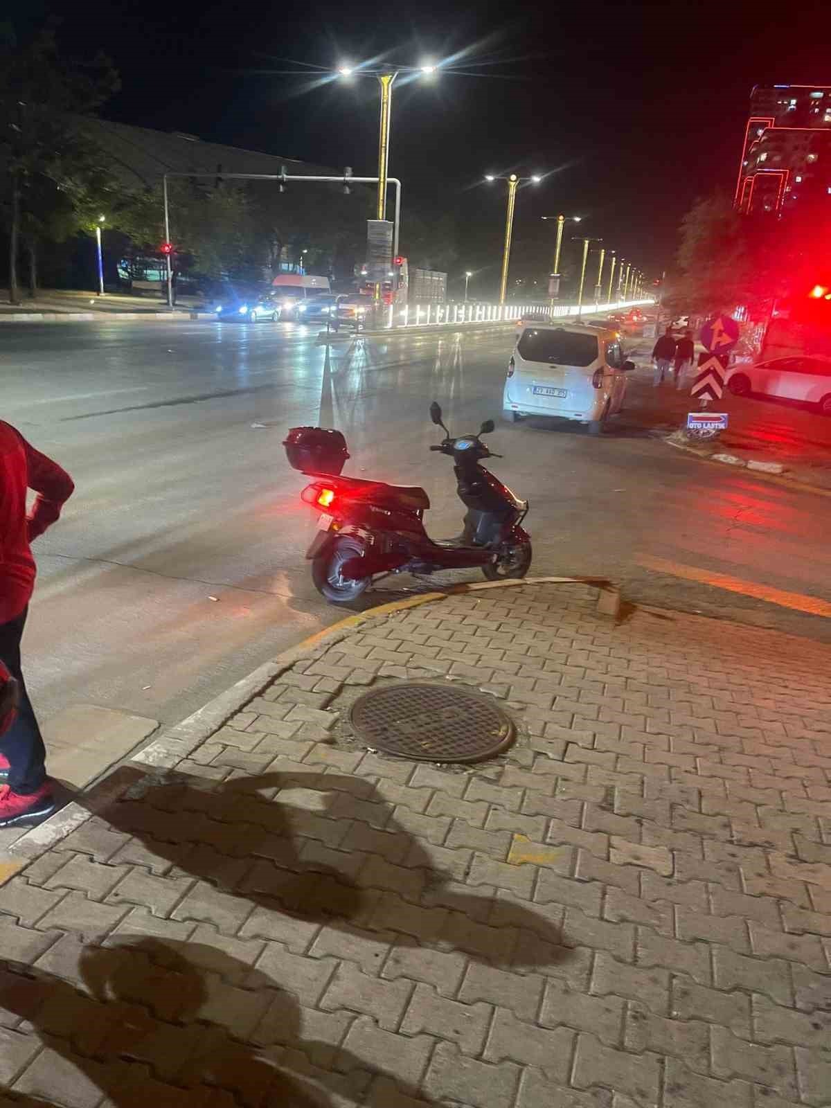 Elazığ’da motosiklet devrildi: 2 yaralı
