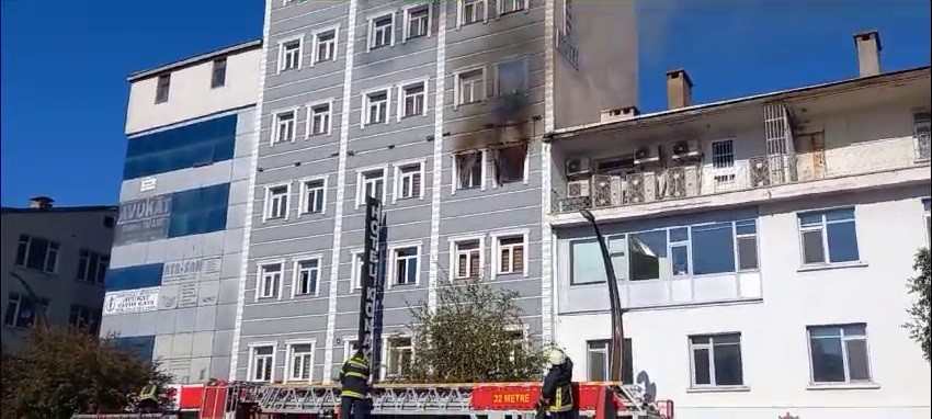 Kars’ta otel yangını
