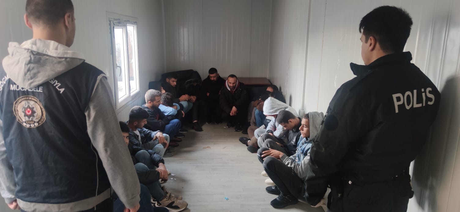 Kırklareli&rsquo;nde 16 ka&ccedil;ak g&ouml;&ccedil;men yakalandı
