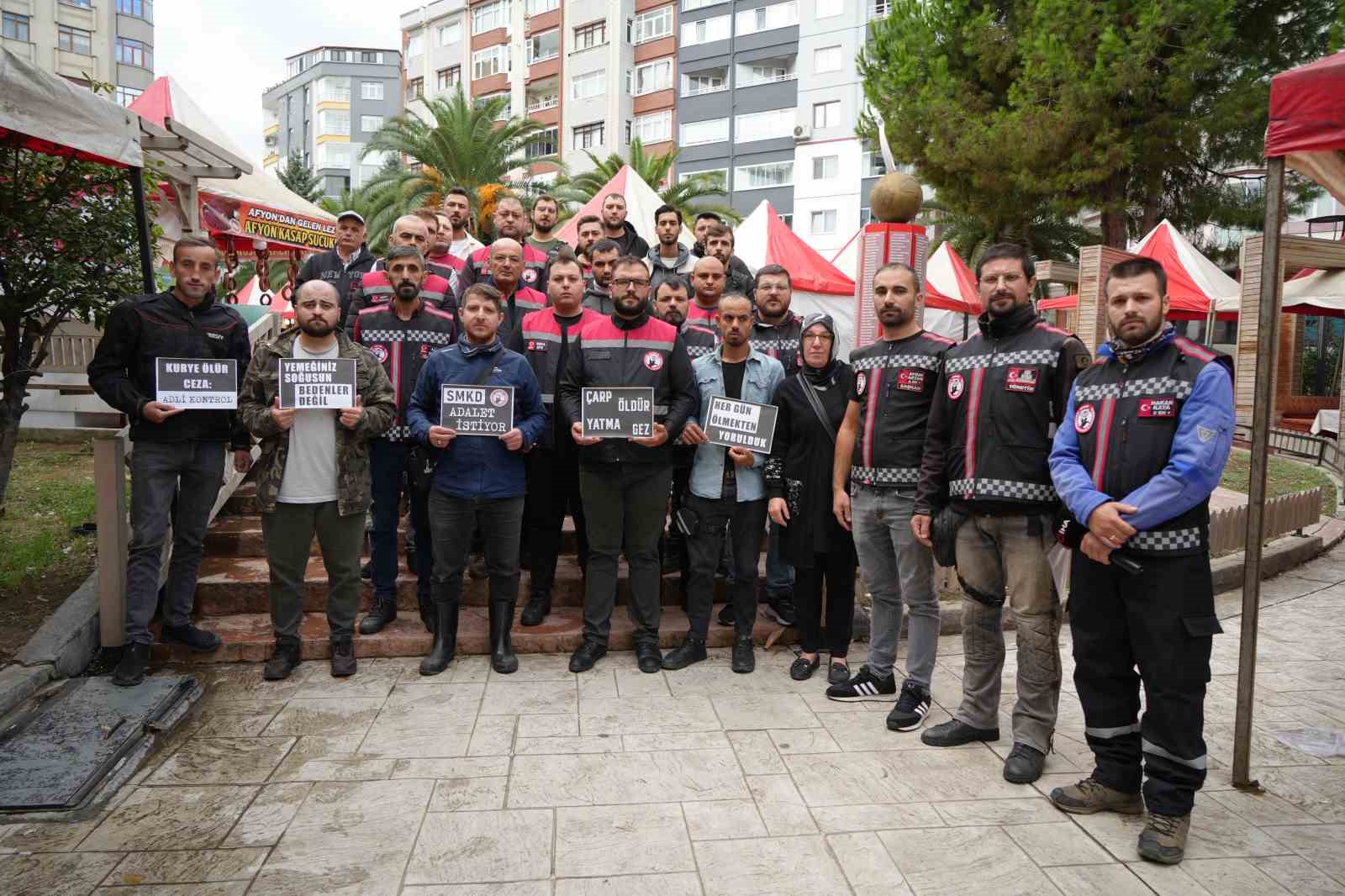 Ehliyetsiz sürücünün çarpması sonucu ölen motokurye arkadaşları için mahkeme günü ’adalet’ istediler