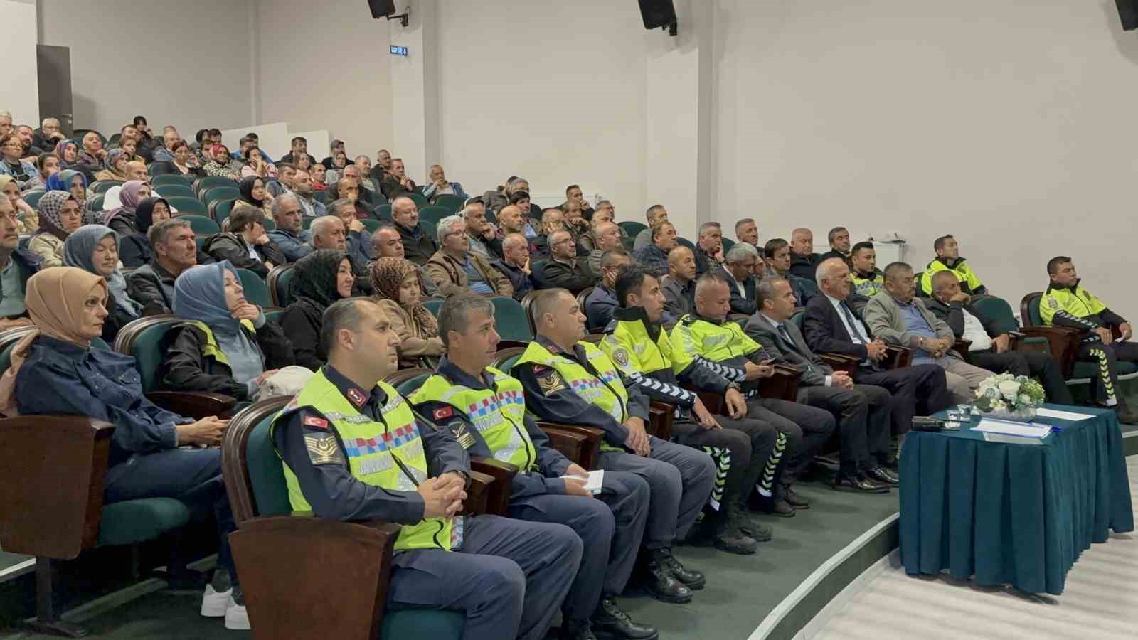 Servis şoförlerine kritik uyarı: &quot;Araçta sigara öğrencilere kötü örnek&quot;