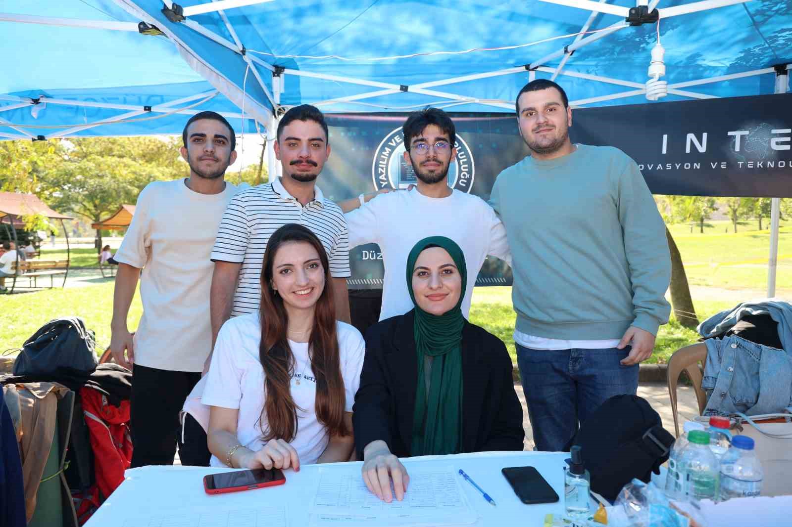 Düzce Üniversitesi öğrenci toplulukları tanıtım günleri başladı
