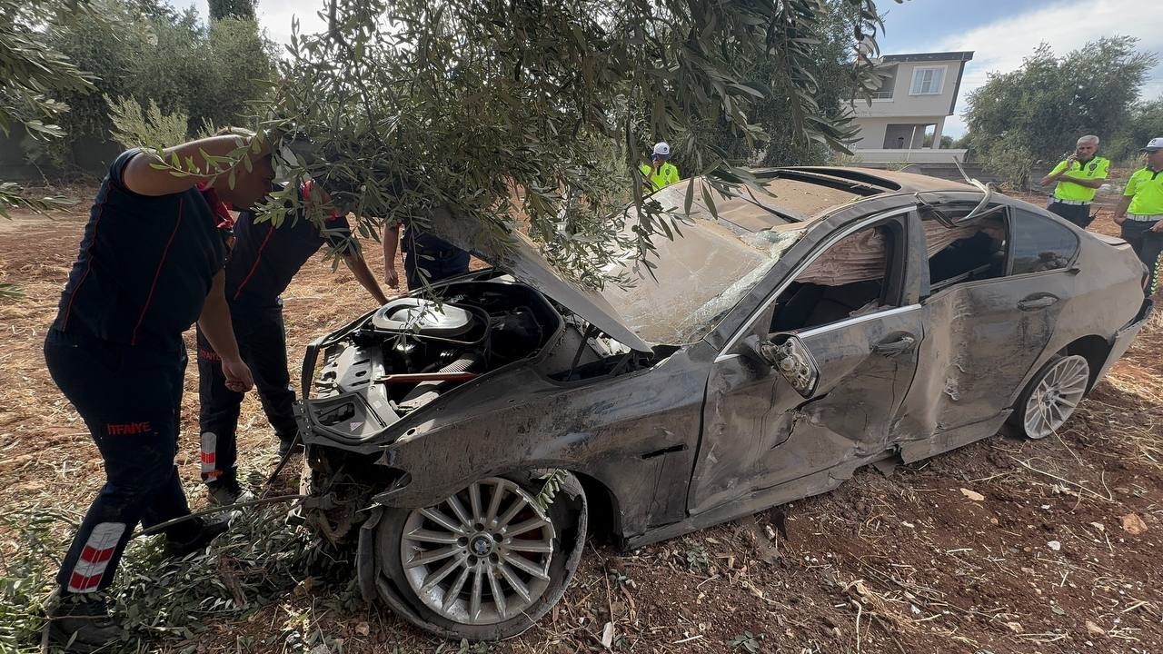 Hurdaya dönen araçtan burnu bile kanamadan çıktı
