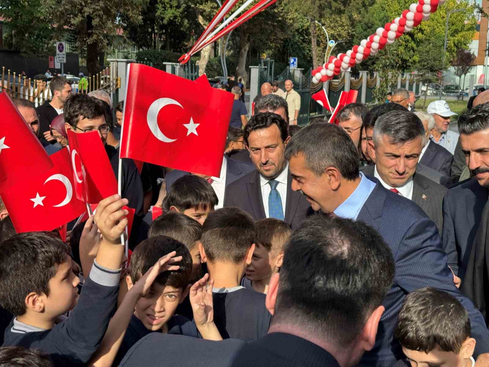 Bakan Tekin: "Sadece öğretmenler değil, hepimiz bu çocukların eğitiminden mesulüz” 