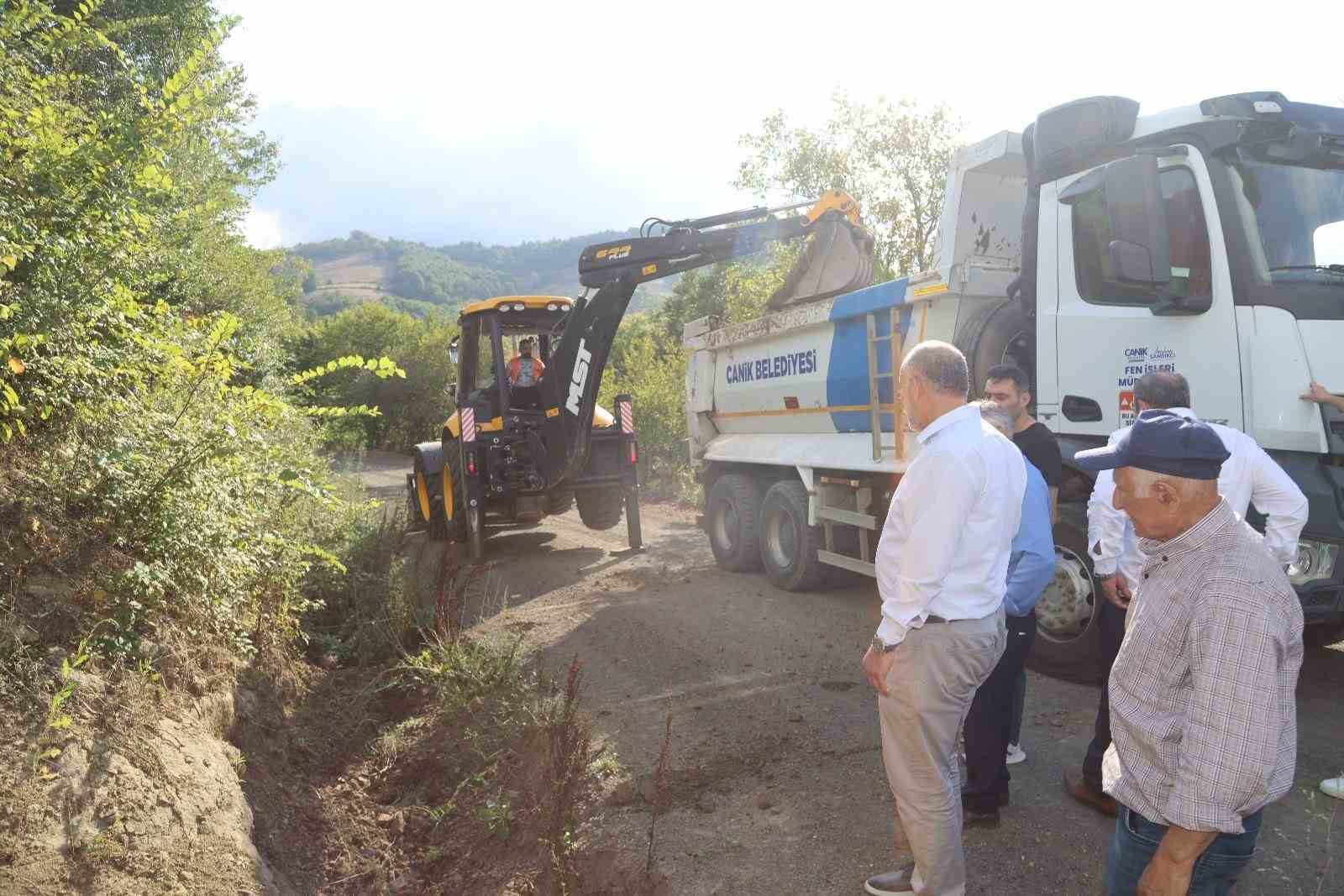 Canik’te kırsalda yol çalışması