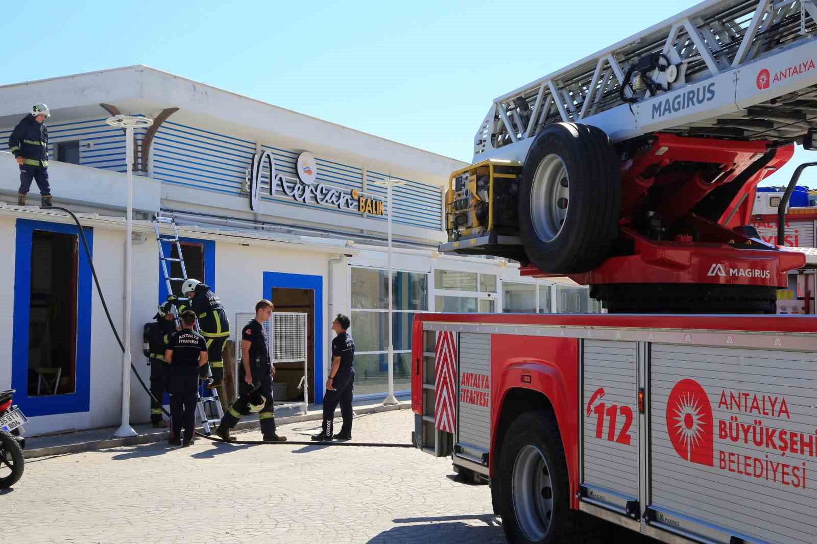 Balık Pazarı’nda çıkan yangın itfaiyeyi alarma geçirdi
