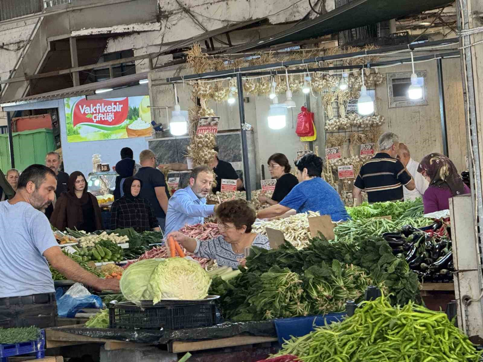 Halk pazarına yoğun ilgi
