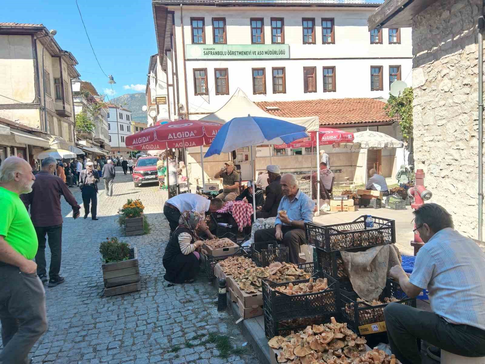 Kasa kasa kanlıca mantarında fiyatlar düştü 