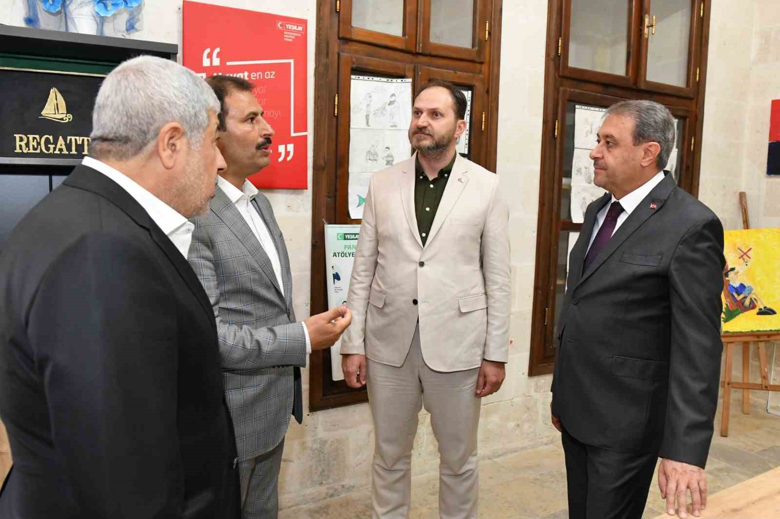 Yeşilay Genel Başkanı Doç. Dr. Mehmet Dinç, deprem bölgesinde ziyaretlerini sürdürüyor