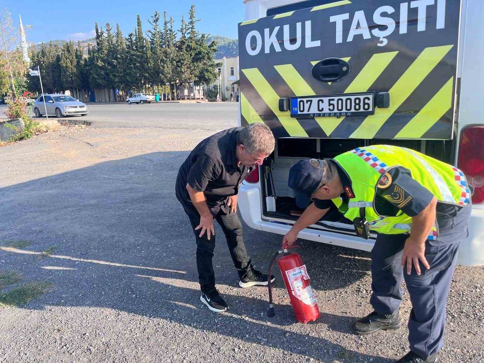 Jandarma Gazipaşa’da okul servislerini denetledi