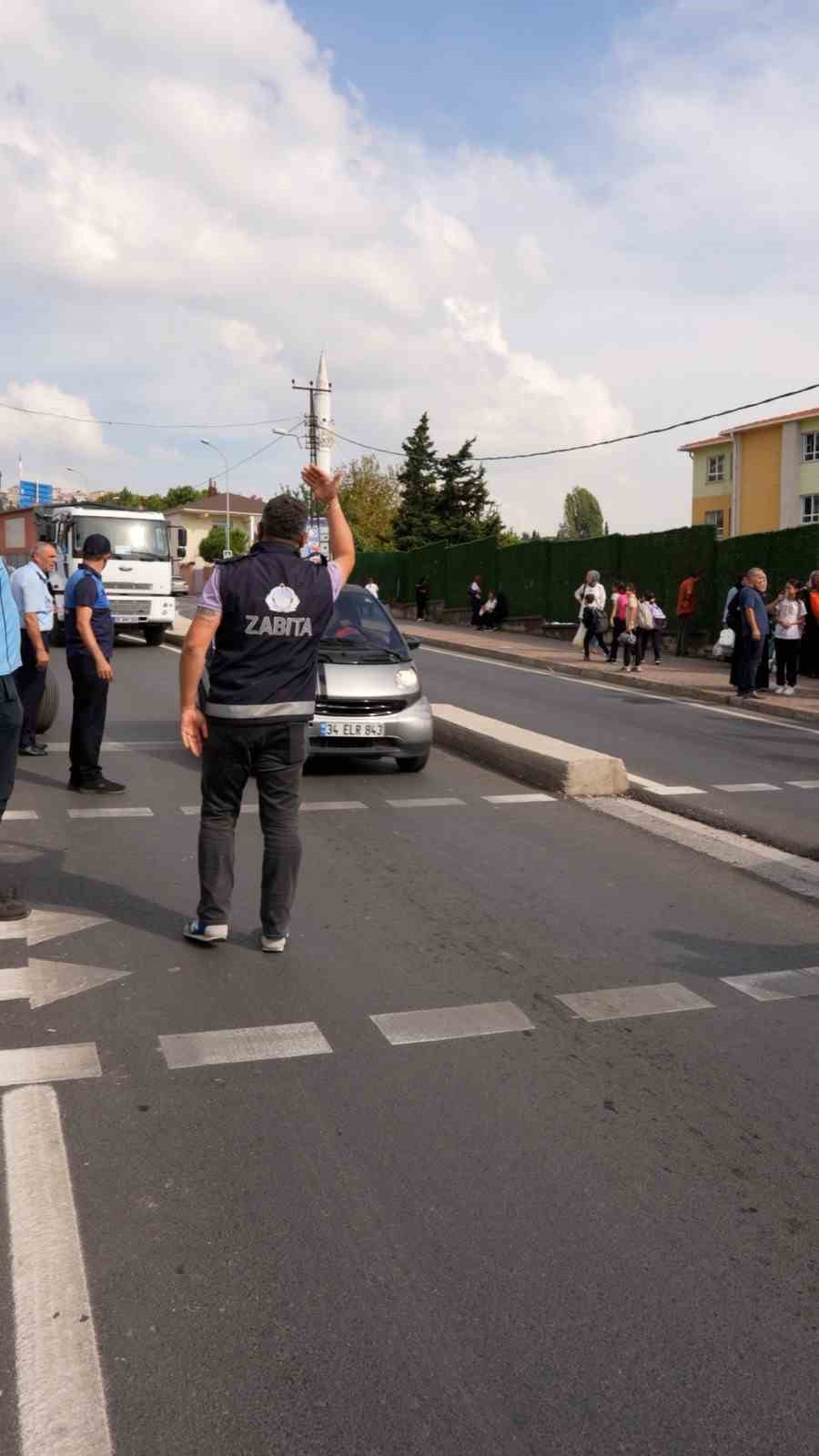 Maltepe’de zabıtayla okullar daha güvenli
