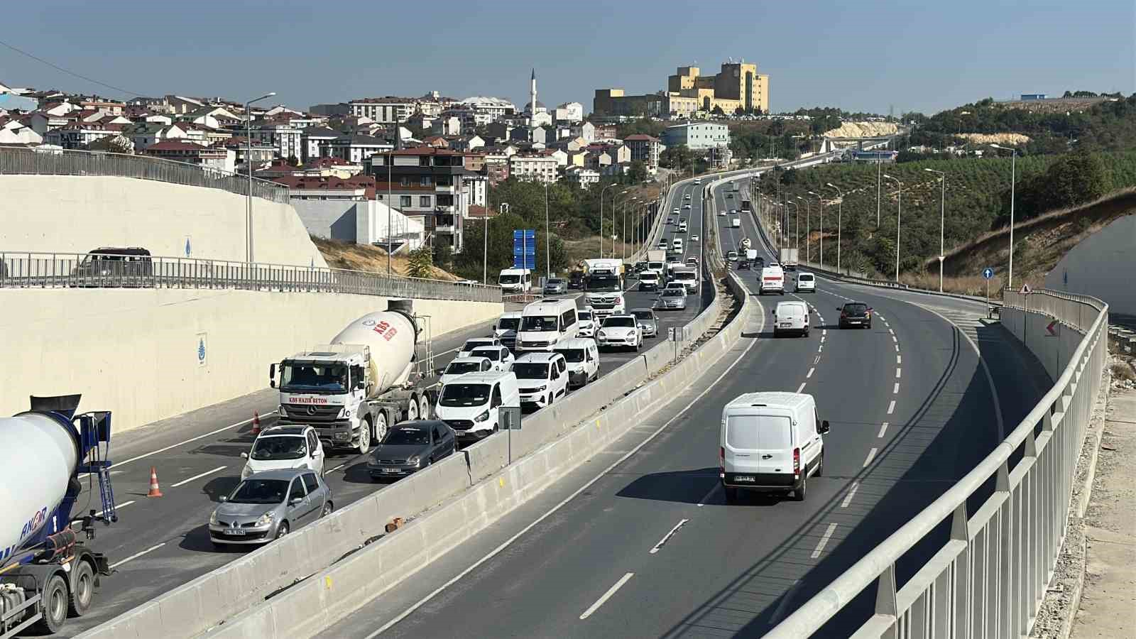 Arnavutköy’de viyadüğün alt kısmında bir erkek cesedi bulundu
