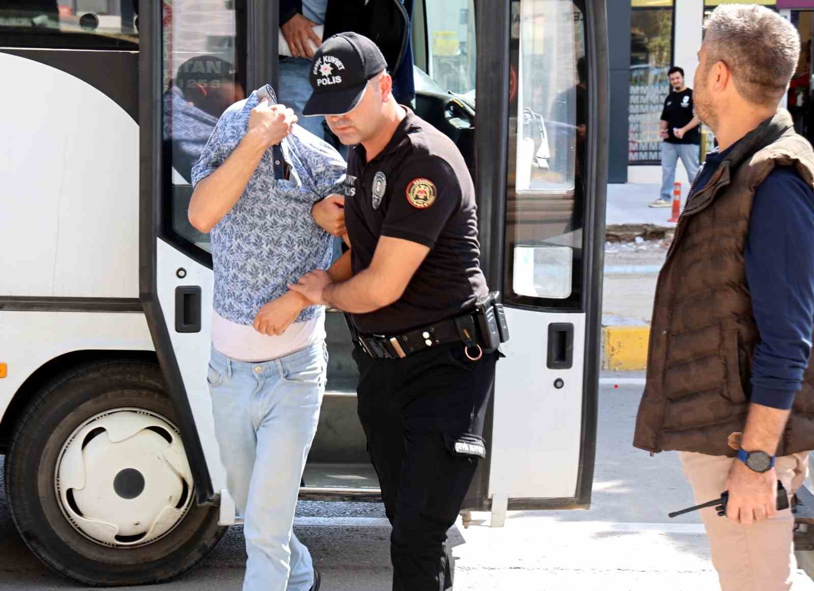 Aksaray’da kapora dolandırıcıları operasyonla yakalandı
