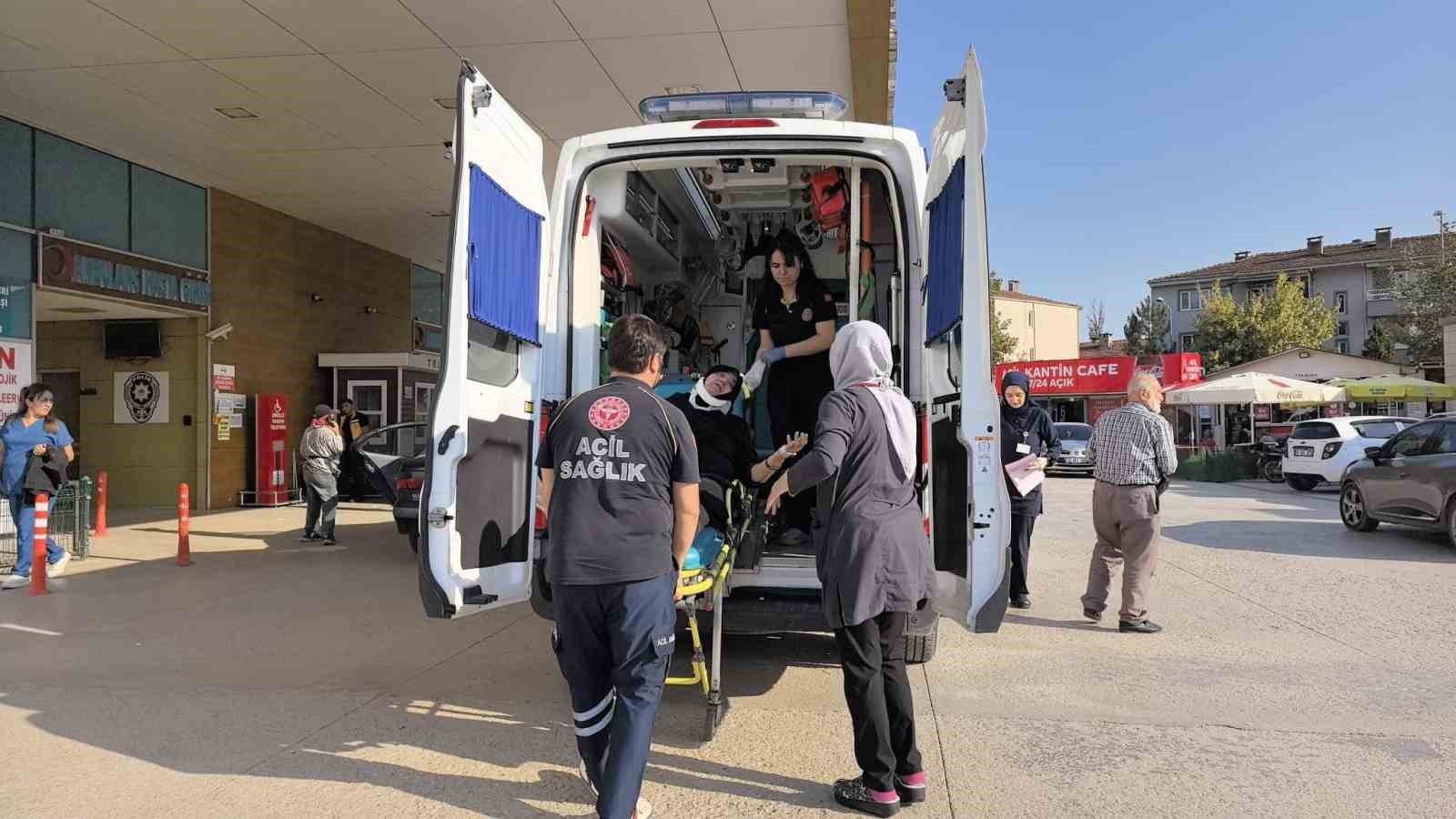 Bursa’da minibüs bisiklete çarptı: 2 yaralı