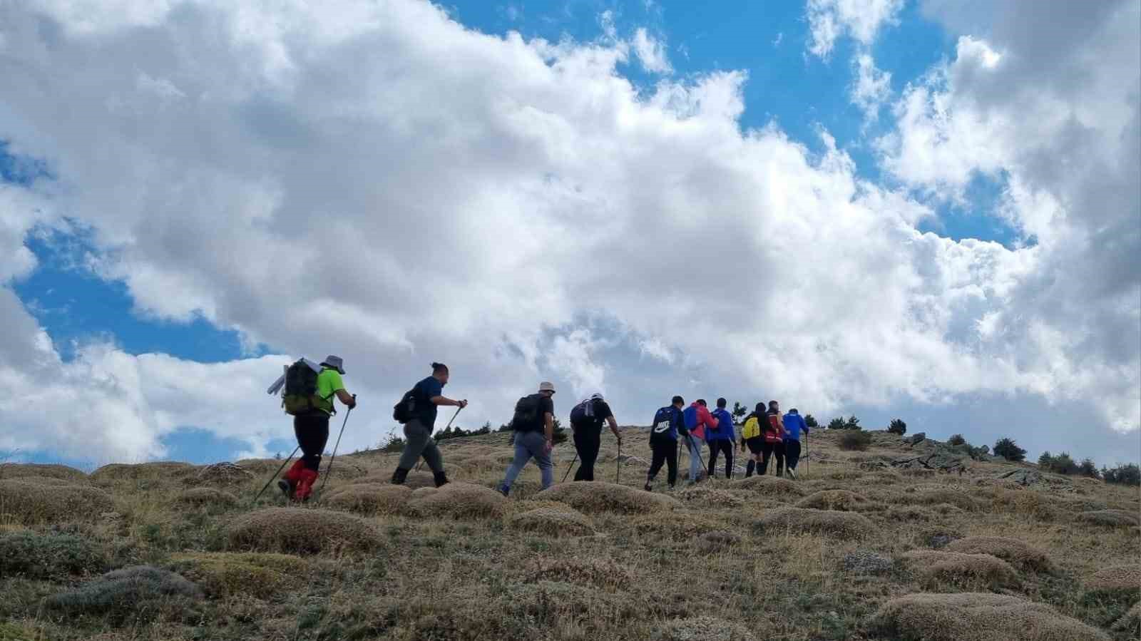 Kırşehirli dağcılar Neşet Ertaş’ı Gönül Dağı’nda andı 