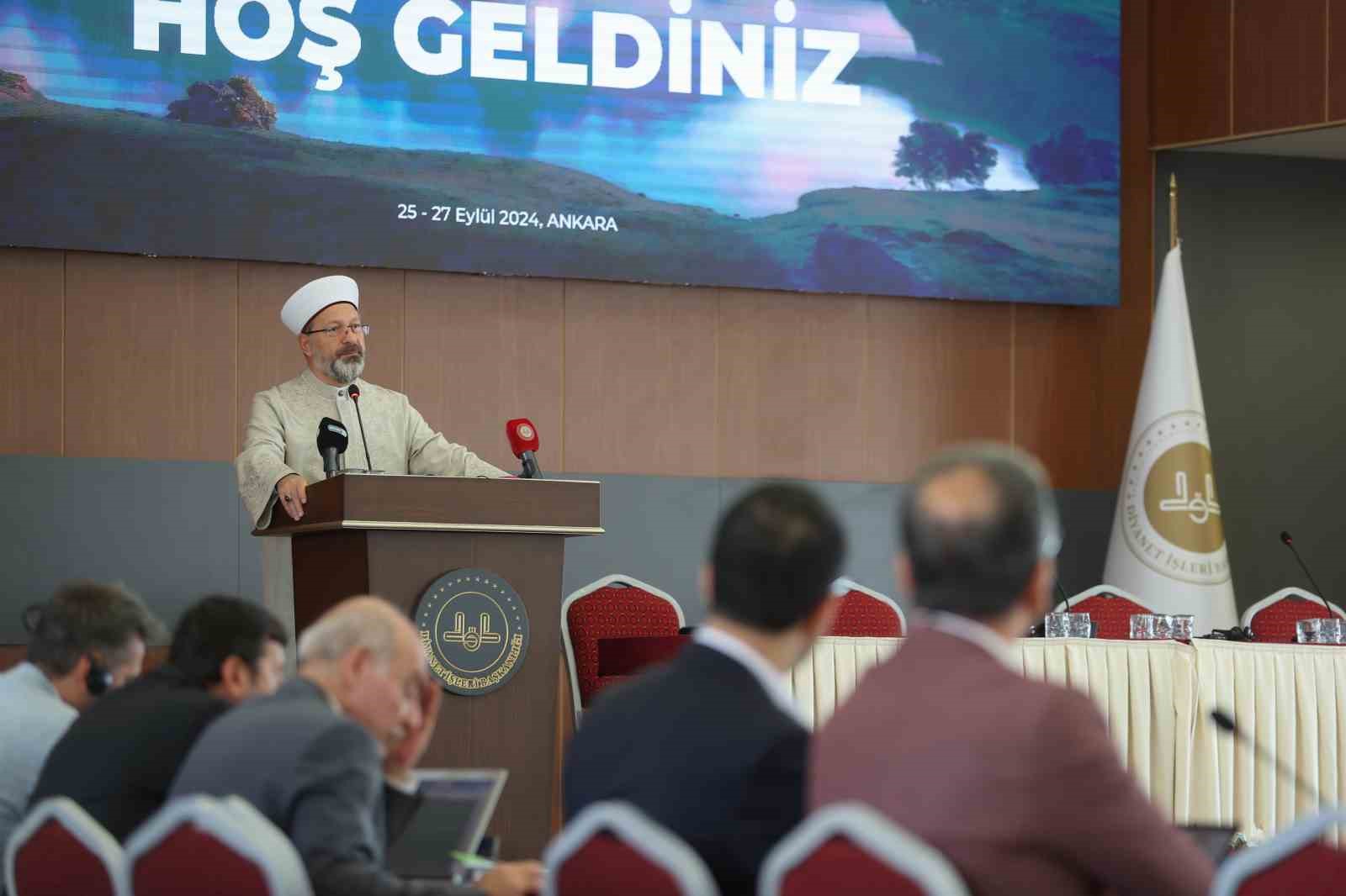 Diyanet İşleri Başkanı Erbaş: &ldquo;Kur&rsquo;an, ilkeler, &ouml;l&ccedil;&uuml;ler ve kurallar barındıran evrensel bir rehberdir&rdquo;
