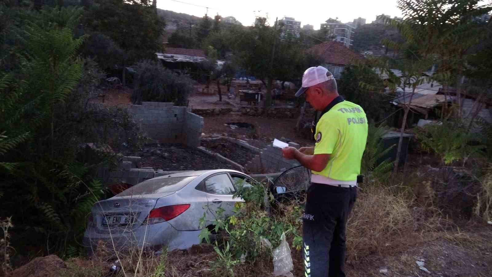 Antalya’da iki otomobil çarpıştı: 4 yaralı