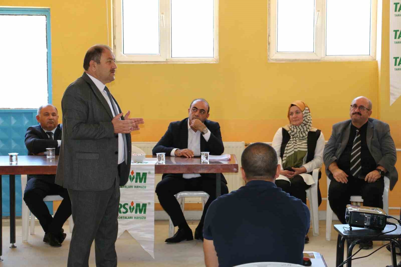 Altınbaşak&rsquo;ta &ccedil;ift&ccedil;ilere y&ouml;nelik eğitim toplantısı d&uuml;zenlendi
