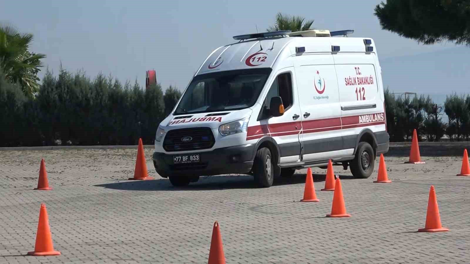 Ambulans şoförlerinin zorlu eğitimi
