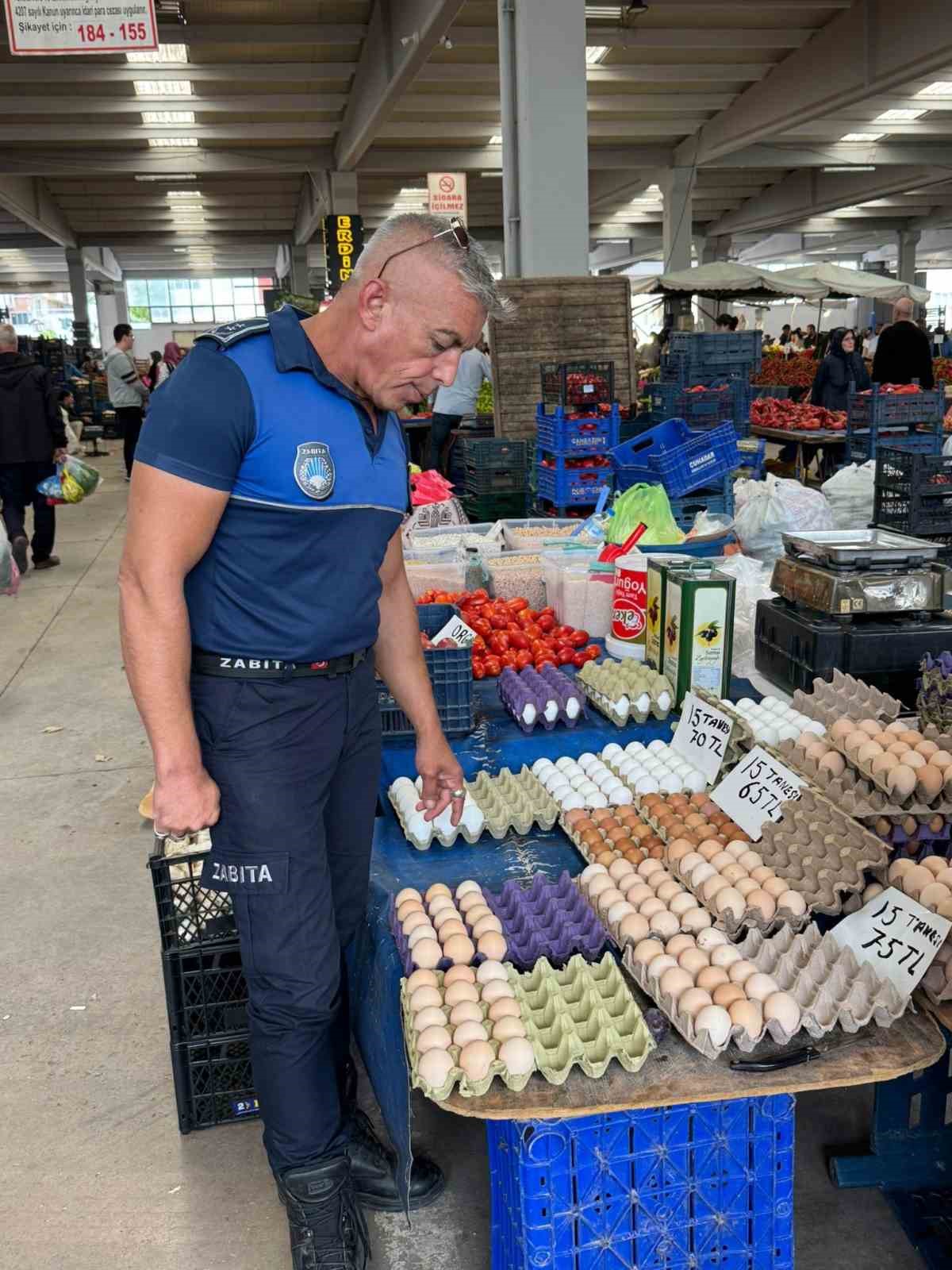 Bilecik’te zabıta, vatandaşı ‘köy yumurtası’ diye kandıran satıcıyı yakaladı
