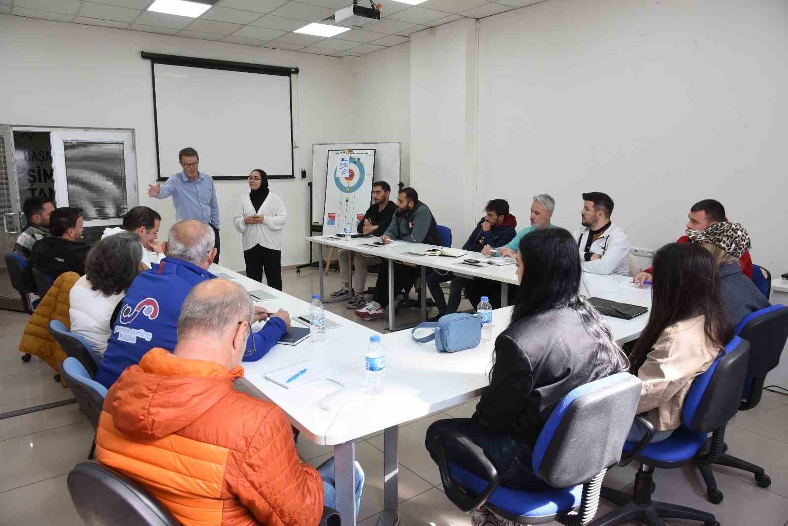 Çakmur’dan antrenör seminerine ziyaret
