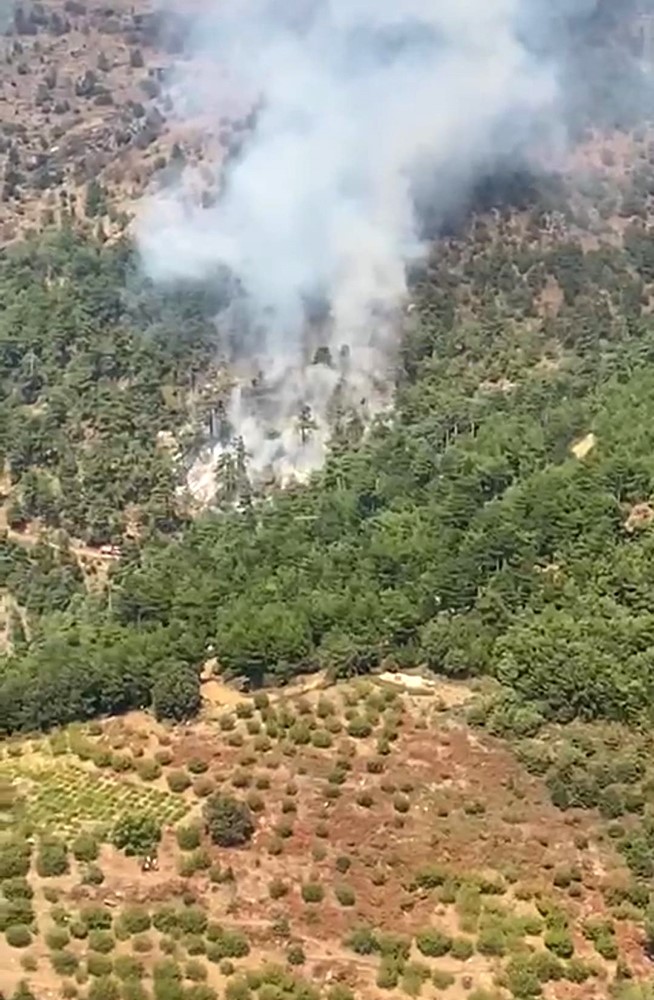 İzmir’deki orman yangınına havadan ve karadan müdahale
