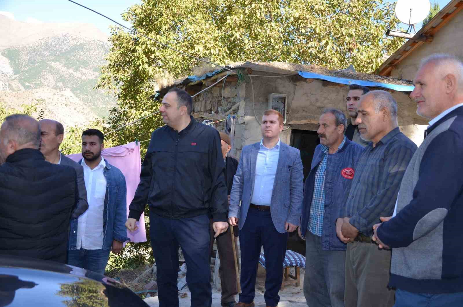 Kaymakam Demir&rsquo;den depremin merkez &uuml;ss&uuml; k&ouml;ye ziyaret
