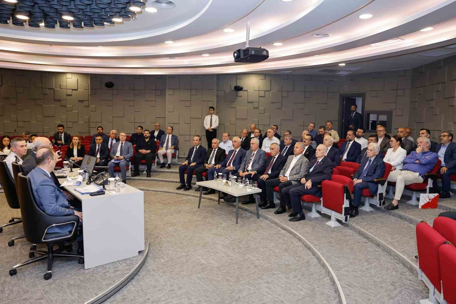 Adana Valisi K&ouml;şger: "Adana&rsquo;da su&ccedil; oranları y&uuml;zde 60 d&uuml;şt&uuml;"

