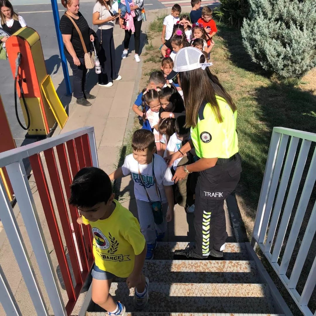 Edirne&rsquo;de miniklere oyunlarla trafik eğitimi verildi
