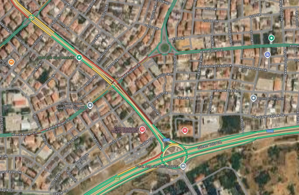 Bandırma&rsquo;da yol kapandı, işler karıştı
