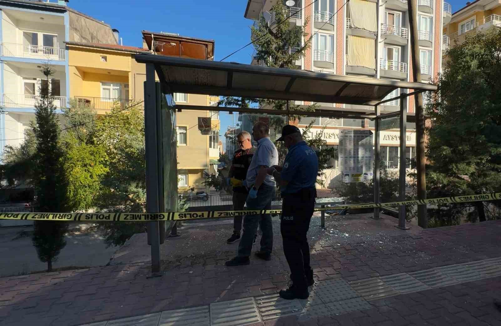 Burdur’da durakta otobüs beklerken av tüfeği ile vurulan kadın yaralandı