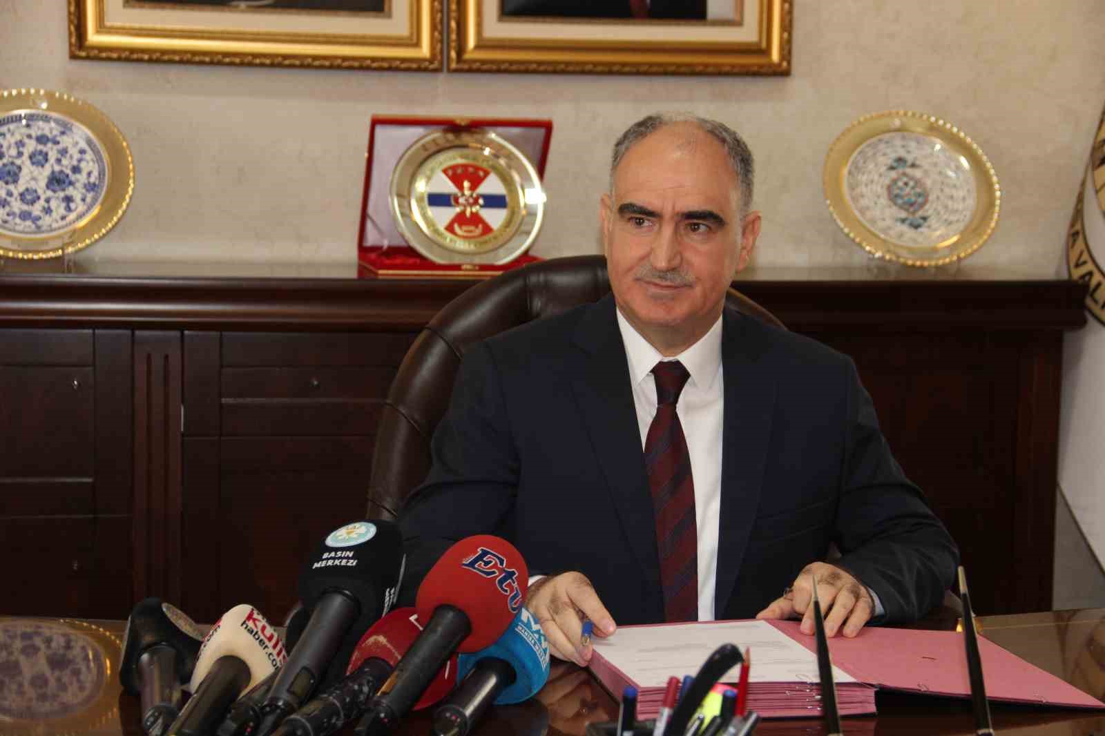 Manisa’nın yeni Valisi Özkan’dan ilk açıklama: "Manisa’nın kalkınması ve vatandaşın mutluluğu için çalışacağız"