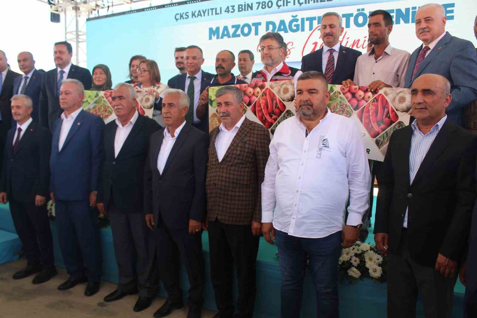 Bakan Yumaklı, Gaziantep’te çiftçiye mazot desteği programına katıldı
